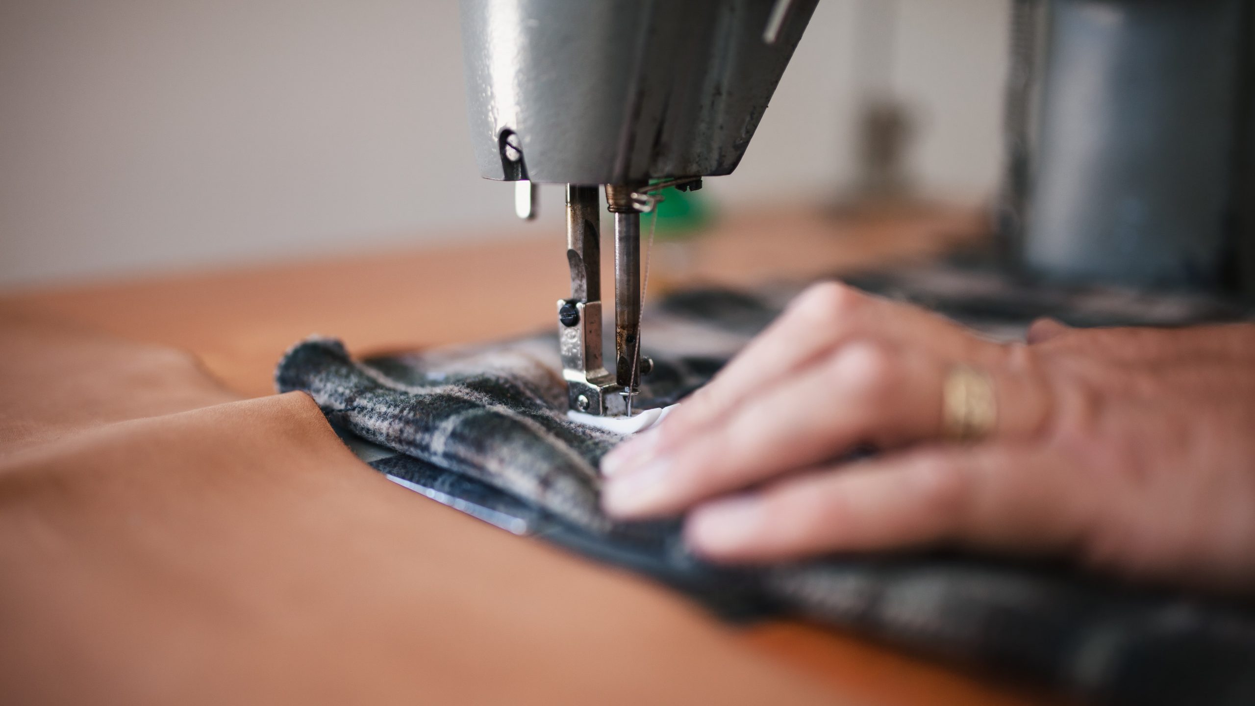 🧵 La Mode s’invite chez vous : Couture et Retouches Personnalisées